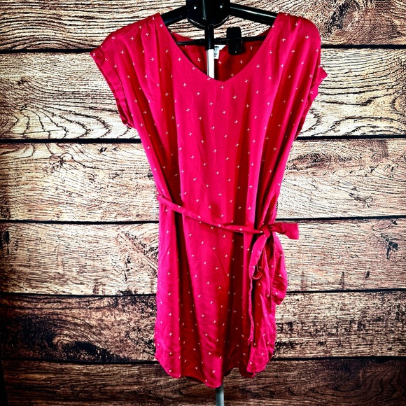 Sonoma Goods For Life Dresses & Skirts - Sonoma Goods For Life Red Patterned V-Neck Tie Waist Rayon Dress Womens Medium